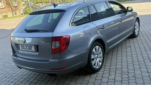 SKODA Superb -