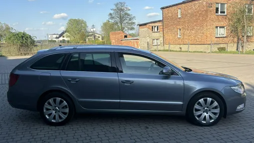 SKODA Superb -