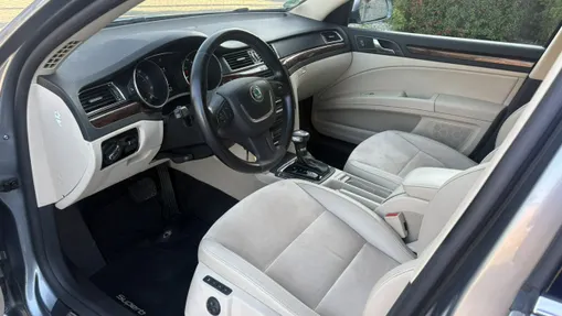 SKODA Superb -