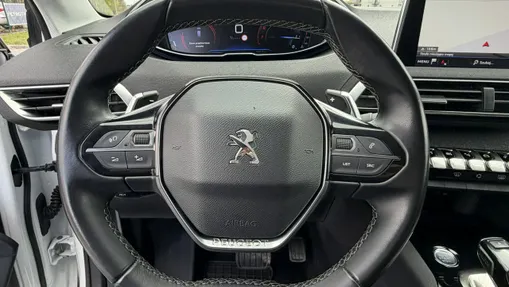 PEUGEOT 3008 -