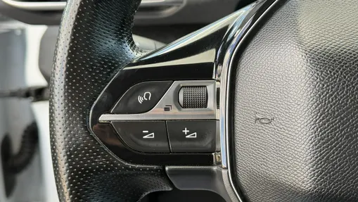 PEUGEOT 3008 -
