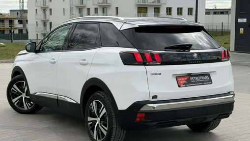 PEUGEOT 3008 -