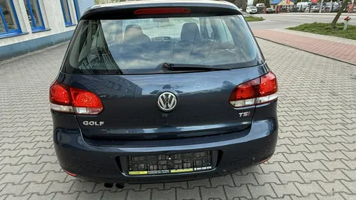 VOLKSWAGEN Golf -