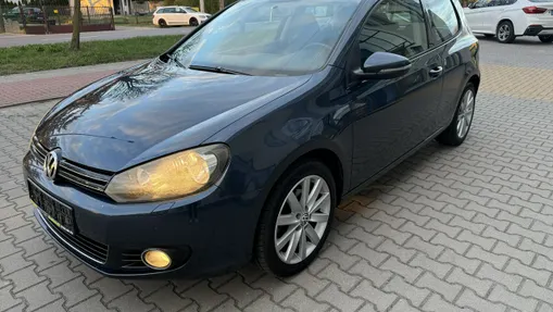 VOLKSWAGEN Golf -