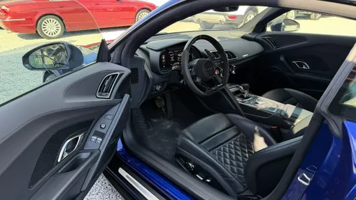 AUDI R8 -