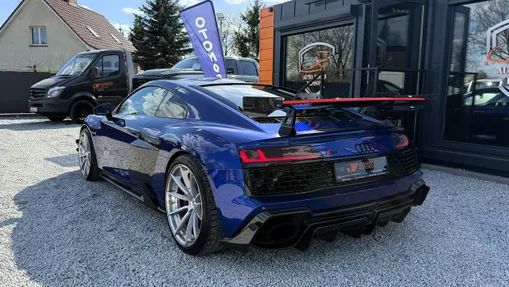 AUDI R8 -