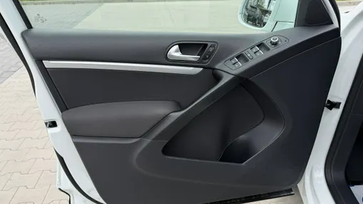 VOLKSWAGEN Tiguan -