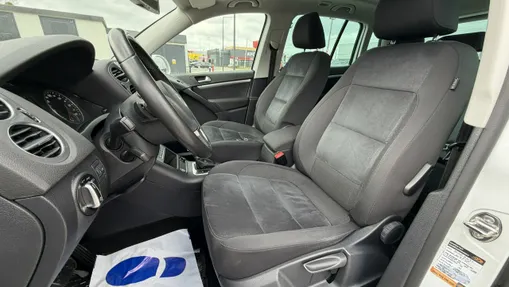 VOLKSWAGEN Tiguan -