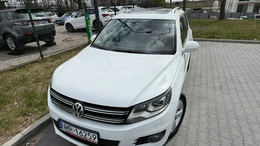 VOLKSWAGEN Tiguan -