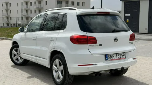 VOLKSWAGEN Tiguan -