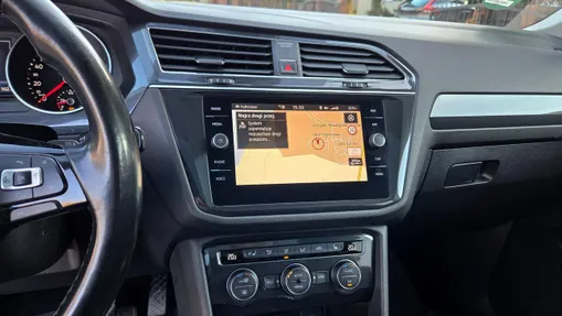 VOLKSWAGEN Tiguan -