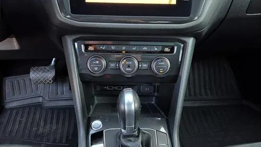 VOLKSWAGEN Tiguan -