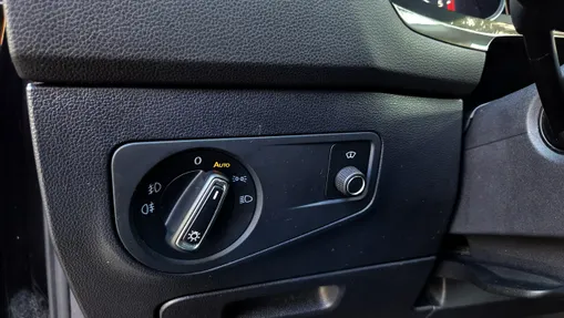 VOLKSWAGEN Tiguan -