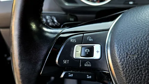 VOLKSWAGEN Tiguan -