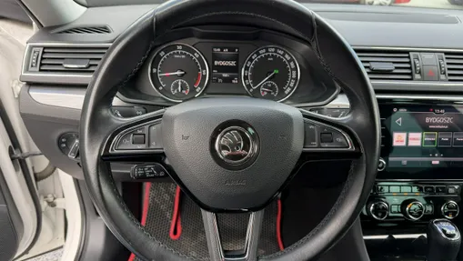SKODA Superb -