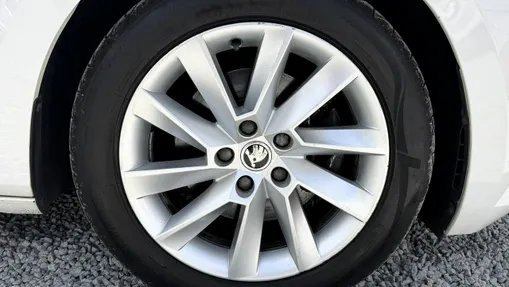 SKODA Superb -