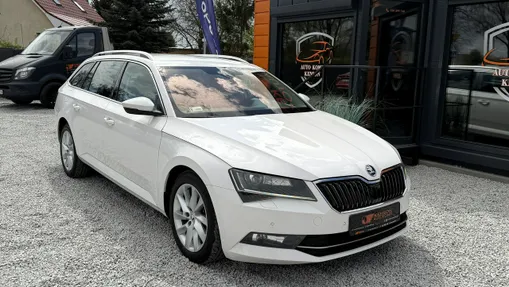 SKODA Superb -