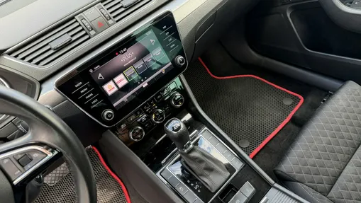 SKODA Superb -
