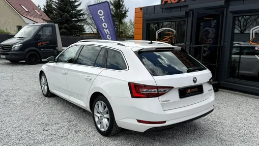 SKODA Superb -