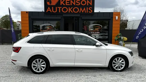 SKODA Superb -