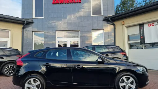 VOLVO V40 -