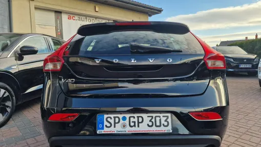VOLVO V40 -