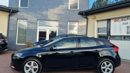VOLVO V40 -