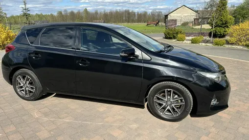 TOYOTA Auris -