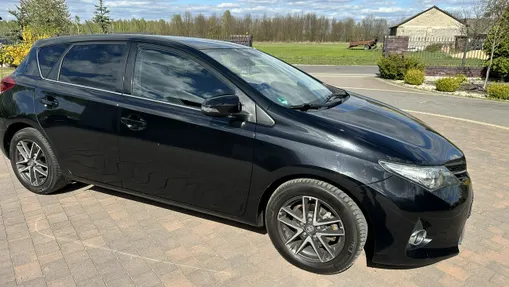 TOYOTA Auris -