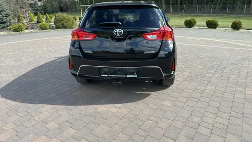 TOYOTA Auris -