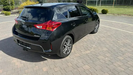 TOYOTA Auris -