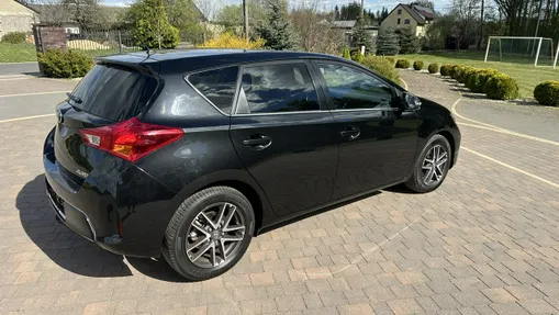 TOYOTA Auris -