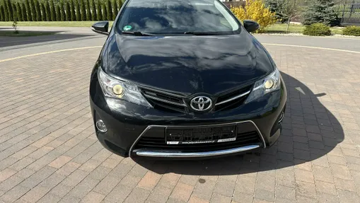 TOYOTA Auris -
