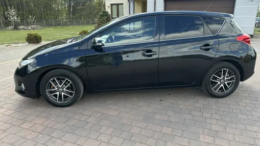 TOYOTA Auris -