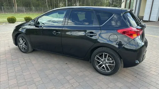 TOYOTA Auris -