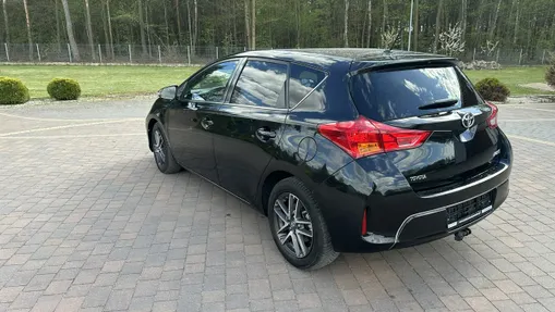 TOYOTA Auris -