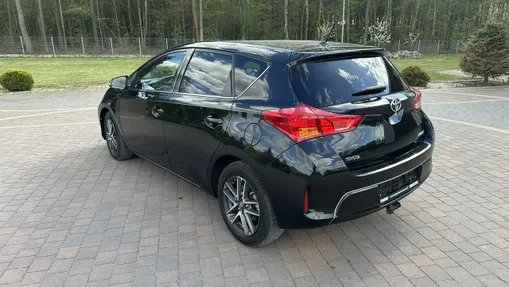 TOYOTA Auris -