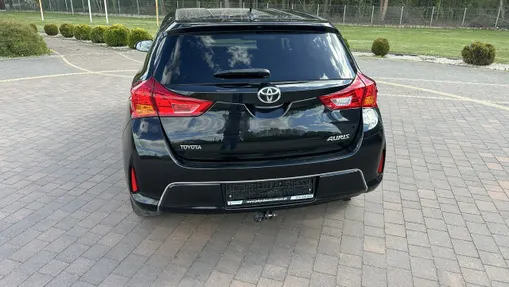 TOYOTA Auris -