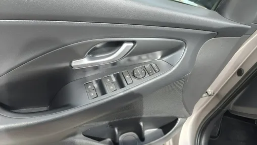 HYUNDAI i30 -
