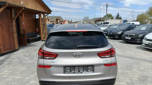 HYUNDAI i30 -