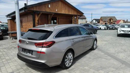 HYUNDAI i30 -