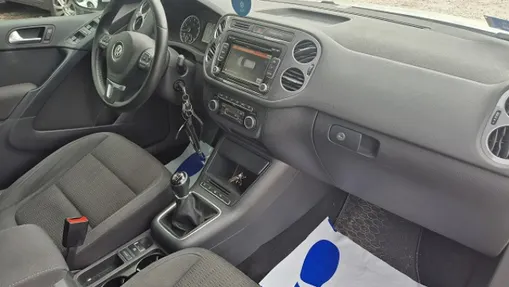VOLKSWAGEN Tiguan -