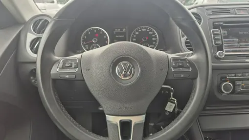 VOLKSWAGEN Tiguan -