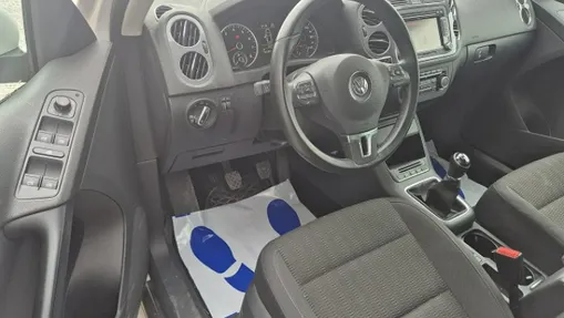 VOLKSWAGEN Tiguan -