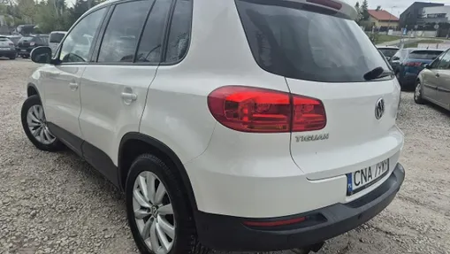 VOLKSWAGEN Tiguan -