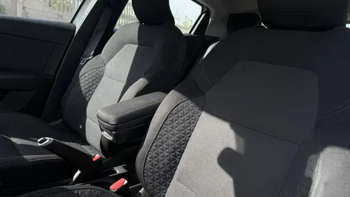 RENAULT Clio -