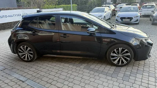 TOYOTA Corolla -