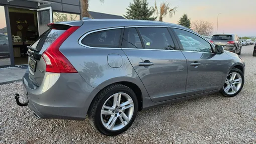 VOLVO V60 -