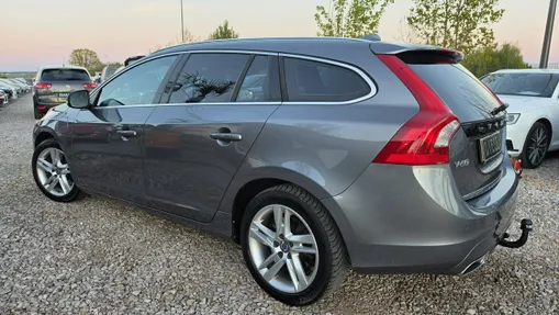 VOLVO V60 -