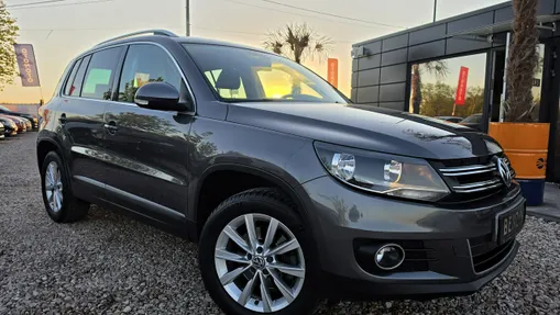 VOLKSWAGEN Tiguan -